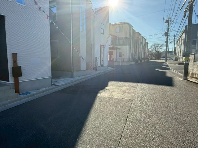 川口市芝宮根町　新築一戸建て　B号棟の前面道路含む現地写真|前面道路含む現地写真です