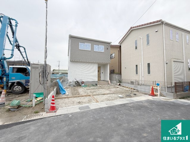 京田辺市草内穴口　第1期　新築一戸建ての外観|周辺は落ち着いた街並みの住宅地！子育てがしやすい住環境です！まだ未完成ですが、現地でしかわからない事もございます。是非一度ご覧ください。
