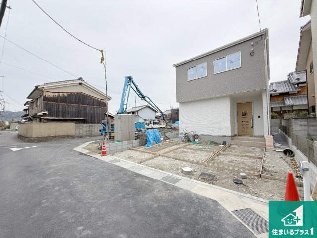 京田辺市草内穴口　第1期　新築一戸建ての外観|周辺は落ち着いた街並みの住宅地！子育てがしやすい住環境です！まだ未完成ですが、現地でしかわからない事もございます。是非一度ご覧ください。