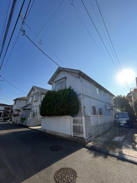 東久留米市小山５丁目の中古一戸建の前面道路含む現地写真
