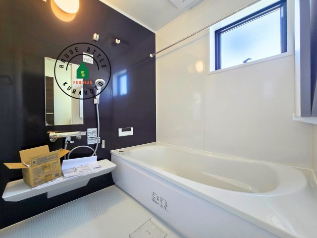 熊本市西区上代3丁目第1-4棟（3号棟）の浴室|1日の疲れを癒してくれる広々バスルーム。雨の日のお洗濯にも大活躍な浴室乾燥機付です！