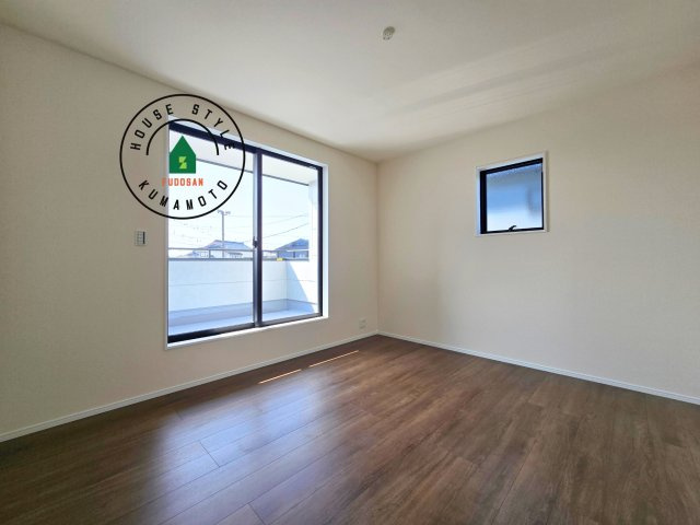 熊本市西区上代3丁目第1-4棟（3号棟）の寝室|主寝室には収納力に優れたクローゼットがありますので、お部屋もすっきり片付きます。