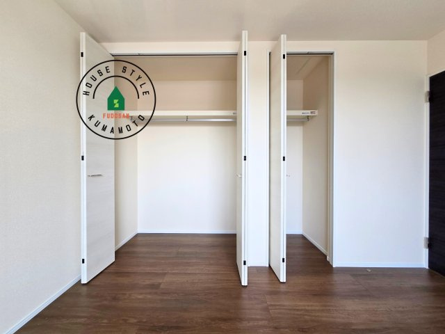 熊本市西区上代3丁目第1-4棟（3号棟）の収納|洋服や大きな荷物が多い方や人数の多いご家族などは、一般的なクローゼットよりもウォークインクローゼットのほうが使い勝手が良いです。