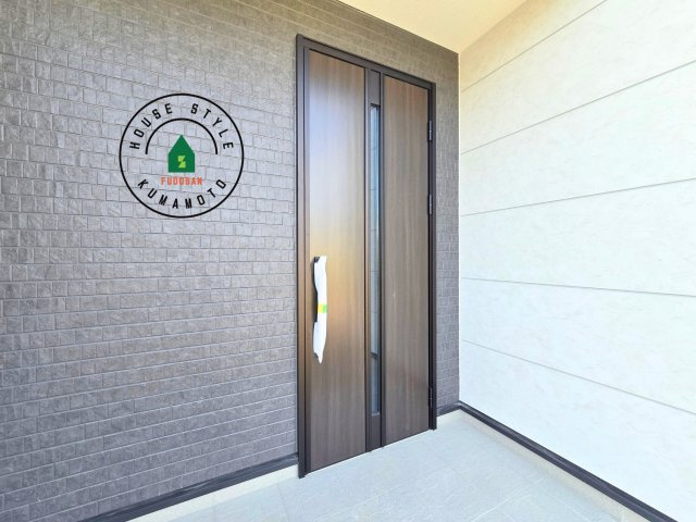 熊本市西区上代3丁目第1-4棟（3号棟）の玄関|おでかけの時も帰った時も、「我が家」を最初に感じでもらえる素敵な空間に。