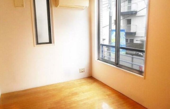 MODULOR若林　駅近　礼金0　角部屋の居間・リビング