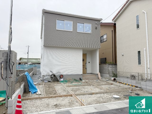 京田辺市草内穴口　第1期　新築一戸建ての外観|周辺は落ち着いた街並みの住宅地！子育てがしやすい住環境です！まだ未完成ですが、現地でしかわからない事もございます。是非一度ご覧ください。