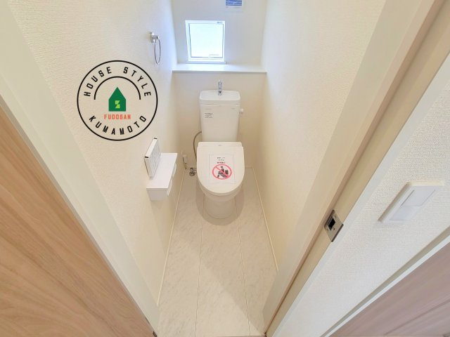 熊本市北区麻生田5丁目第1-2棟(1号棟)の内観：施工例|温水洗浄便座を完備しております。2ヶ所にトイレがあるのは朝の慌ただしい時間も安心です。