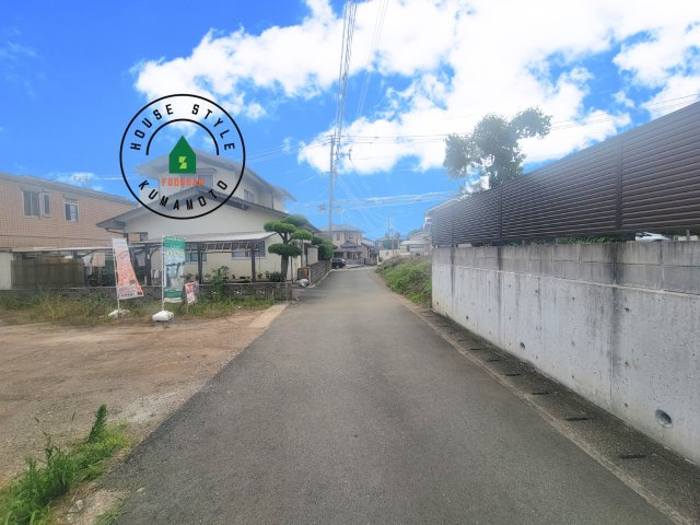 熊本市北区麻生田5丁目第1-2棟(1号棟)の前面道路含む現地写真|前面道路です。