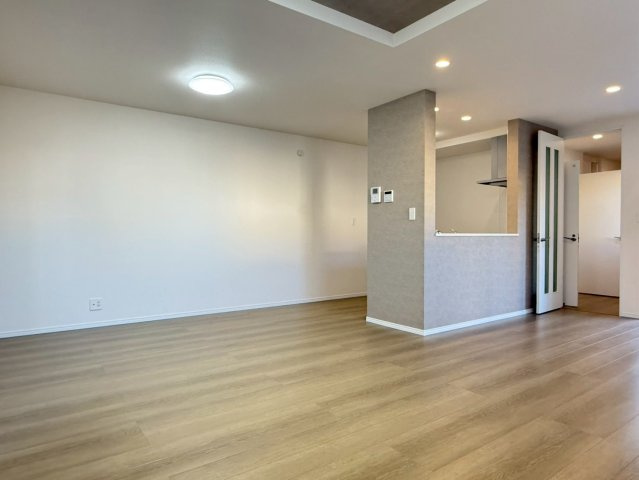 川口市芝宮根町　新築一戸建て　C号棟の居間・リビング|居間です