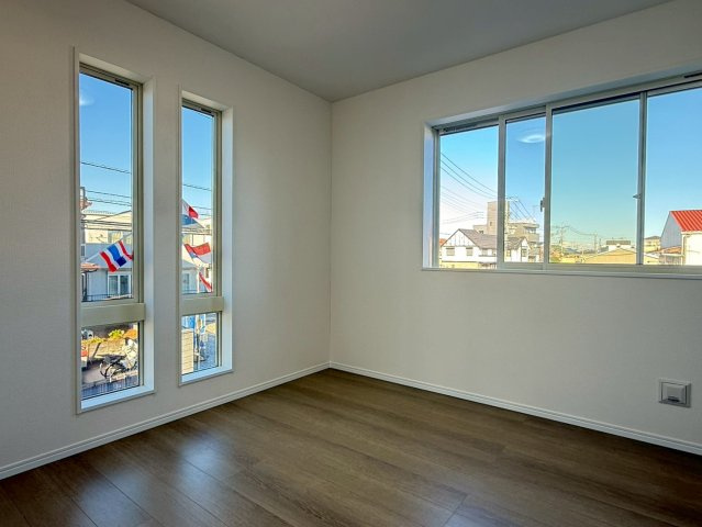 川口市芝宮根町　新築一戸建て　C号棟の洋室|広々とした洋室です