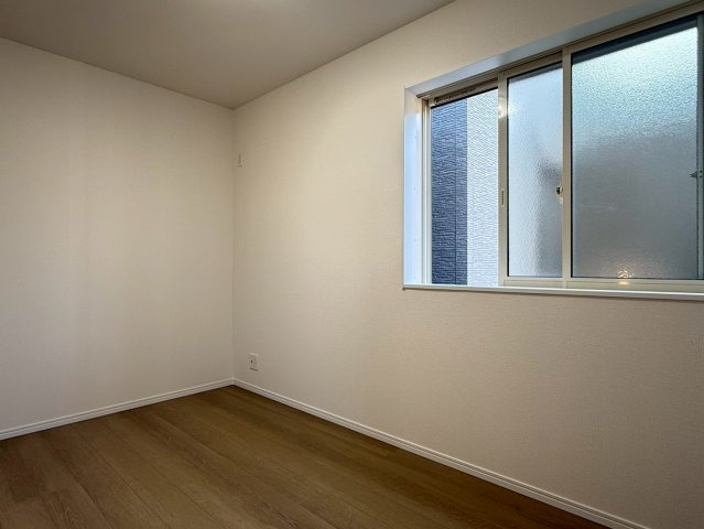 川口市芝宮根町　新築一戸建て　C号棟の寝室|広くて明るい寝室