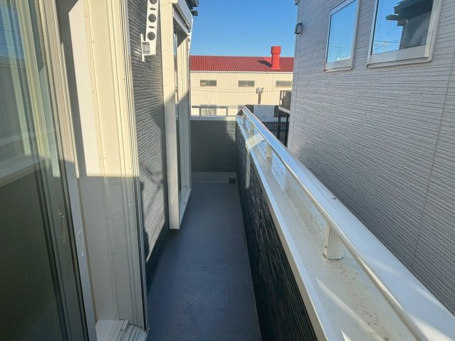 川口市芝宮根町　新築一戸建て　C号棟のバルコニー|お洗濯にも便利なバルコニー付き