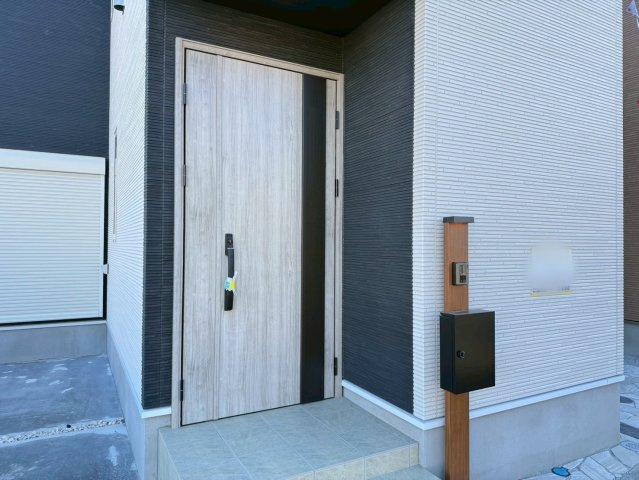 川口市芝宮根町　新築一戸建て　C号棟の玄関|明るい玄関です