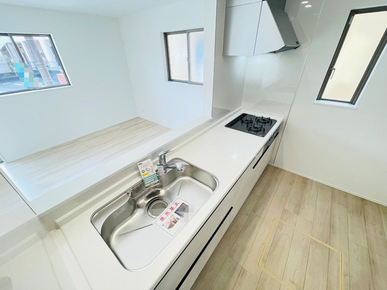 岡崎市本宿茜　新築分譲住宅　全1棟　A号棟のキッチン|浄水器一体型水栓です。