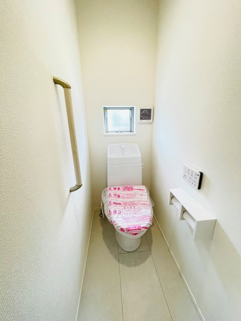 岡崎市本宿茜　新築分譲住宅　全1棟　A号棟のトイレ|1階、2階とも温水洗浄機能付きトイレです。