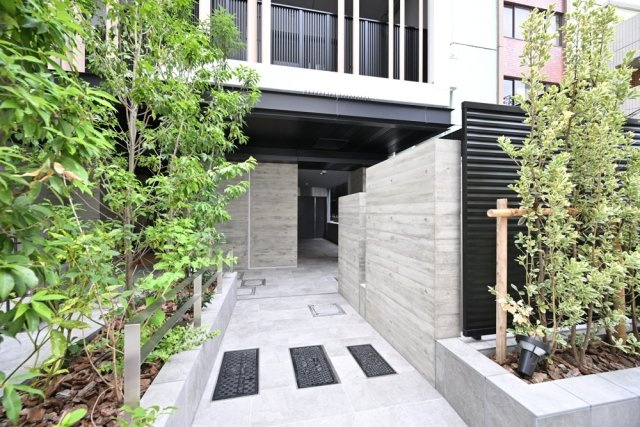 サンウッドフラッツ新宿四谷三丁目のエントランス|毎日通るエントランスはこのようになっています