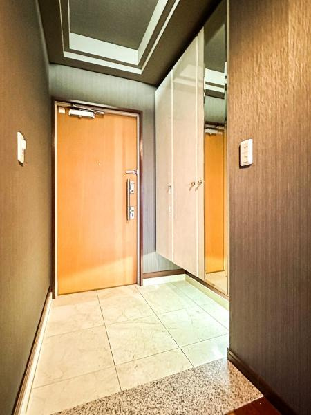 ロフティ羽屋の玄関|棚の下にも空間があり、たくさんの靴を収納できます♪