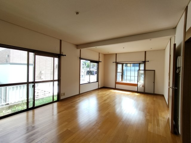 左京３丁目戸建の居間・リビング