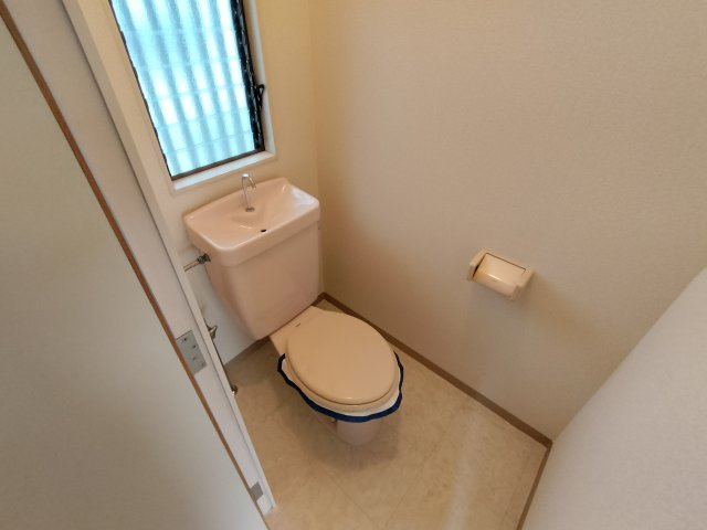 左京３丁目戸建のトイレ