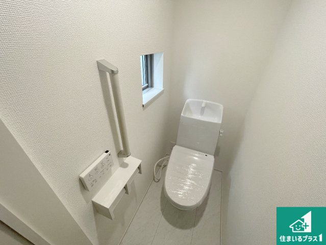 神戸市垂水区青山台　新築一戸建てのトイレ|1・2階の2ヶ所にあるので、朝の忙しい時間の順番待ちもなく、深夜の利用にも大変便利です。