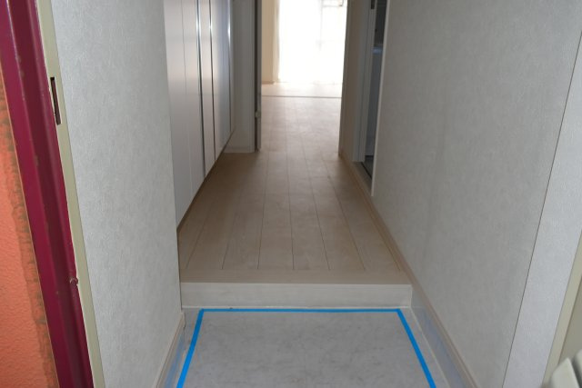 調布市小島町３丁目の中古マンションの玄関