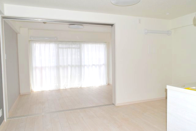 調布市小島町３丁目の中古マンションの洋室