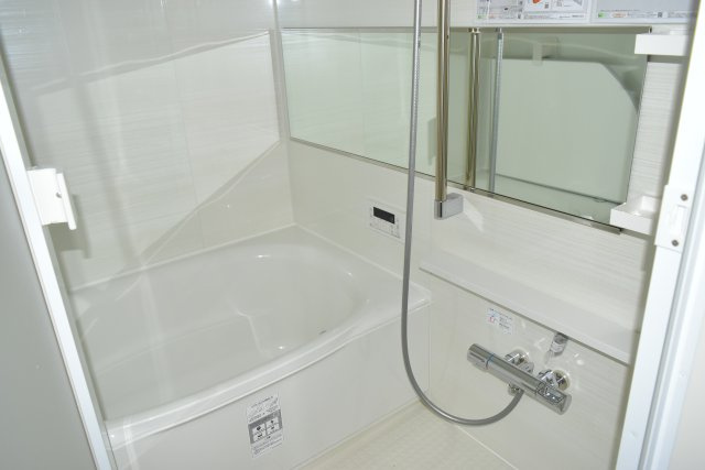 調布市小島町３丁目の中古マンションの浴室
