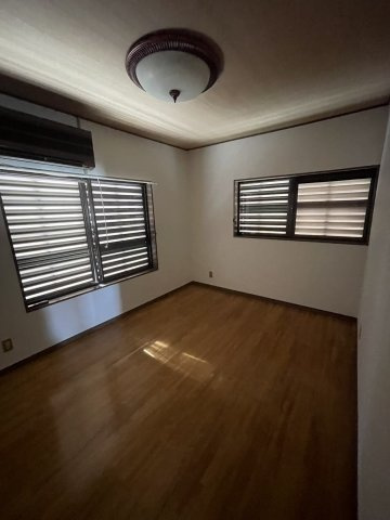 金ヶ崎戸建の洋室