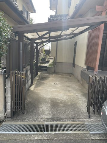 金ヶ崎戸建の駐車場