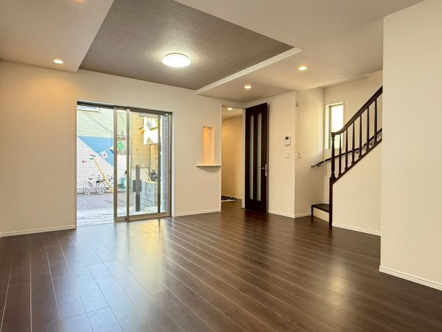 川口市芝宮根町　新築一戸建て　E号棟の居間・リビング|リビングです