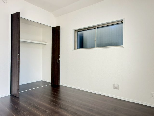 川口市芝宮根町　新築一戸建て　E号棟の寝室|開放的な寝室です