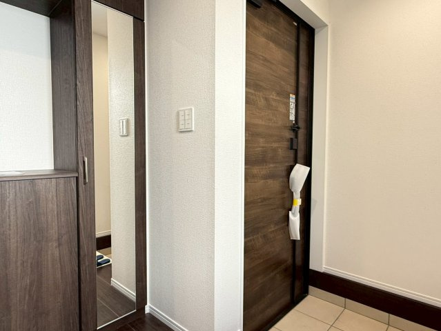 川口市芝宮根町　新築一戸建て　E号棟の玄関|毎日通る玄関はこちらです