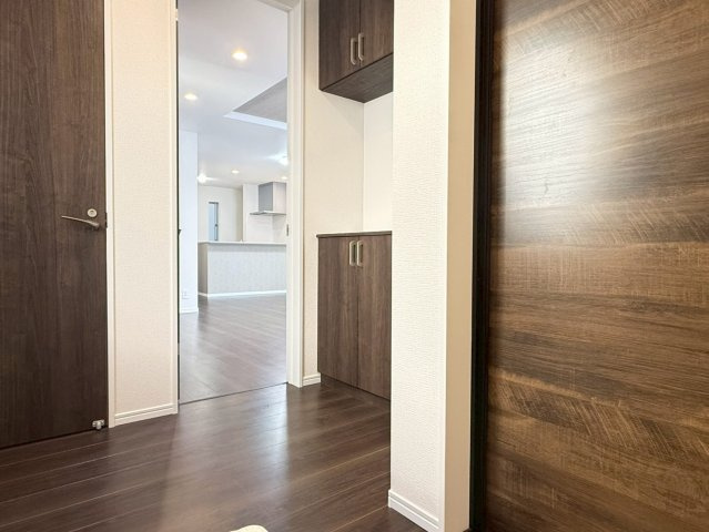 川口市芝宮根町　新築一戸建て　E号棟の玄関|シンプルで使いやすい玄関です