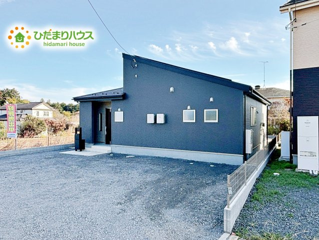 【外観】 | 第1石岡市下林　新築戸建 | 暗めの外観はクールで洗練された印象を与えることができます。