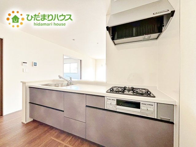 【キッチン】 | 第1石岡市下林　新築戸建 | 3口コンロが嬉しいシステムキッチン♪広いシンクや作業台でお料理が捗ります♪