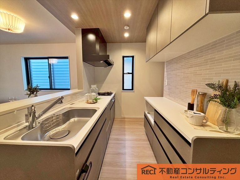 神戸市東灘区魚崎南町8丁目　新築戸建　A号地のキッチン|駐車スペース2台分あります