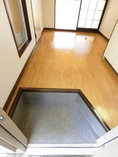 パインハイツの玄関