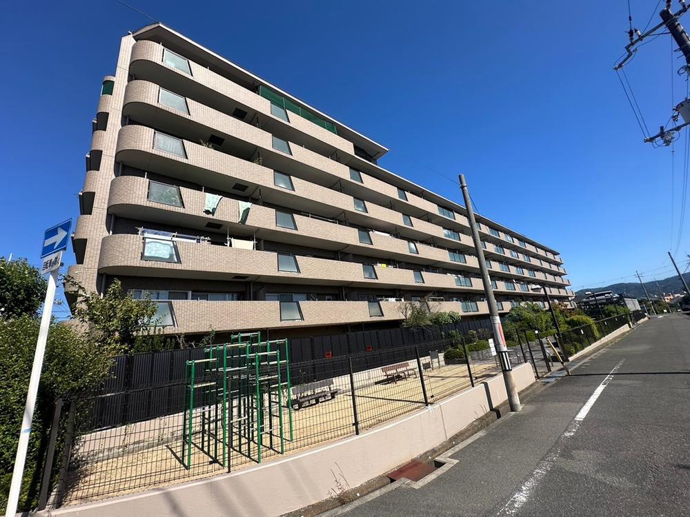 エンゼルブレッサ枚方香里園の外観|新しい生活にいかがでしょうか？外観はお住まいの顔になります。こだわりたいポイントですね。水回りリフォームやリノベーションも承ってます。
■現地見学・資金計画相談・住宅ローン相談もお問合せ受付中■