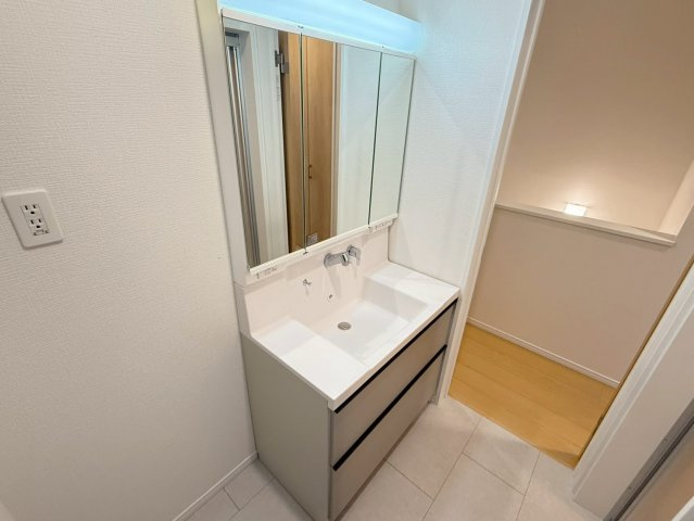 川口市芝宮根町　新築一戸建て　F号棟の独立洗面台|使いやすい独立洗面台です