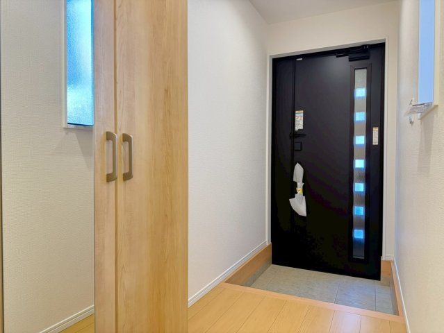 川口市芝宮根町　新築一戸建て　F号棟の玄関|シンプルで使いやすい玄関です