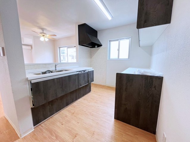 読谷村高志保　外国人住宅のキッチン