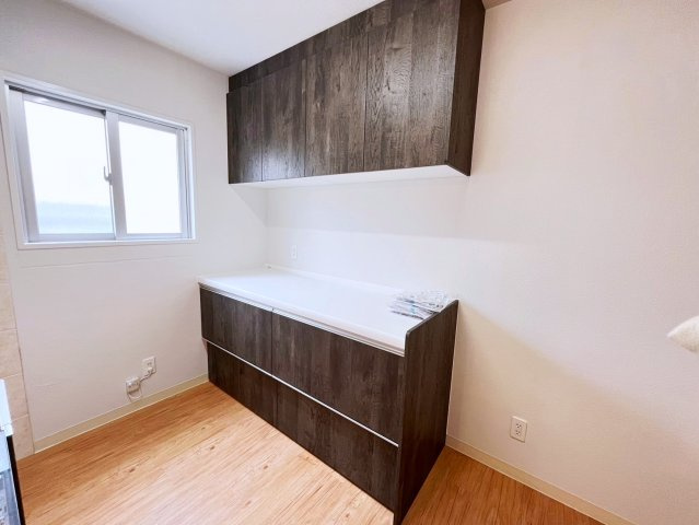 読谷村高志保　外国人住宅のキッチン|キッチン収納