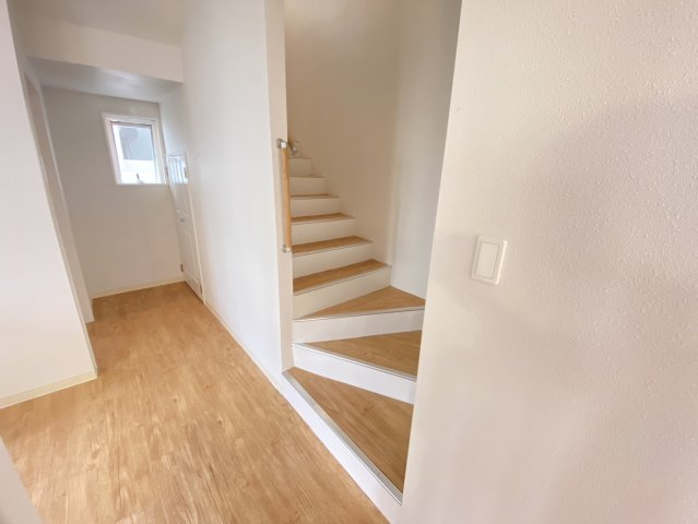 読谷村高志保　外国人住宅の内装