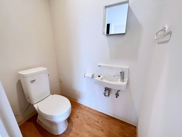 読谷村高志保　外国人住宅のトイレ|1階トイレ　