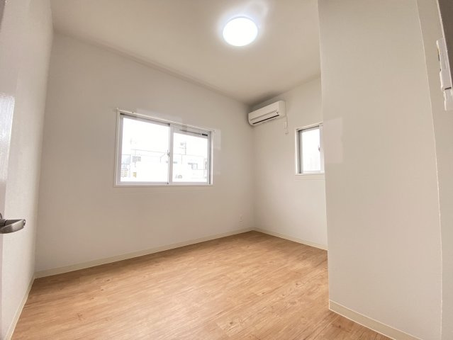 読谷村高志保　外国人住宅の洋室|5.7帖