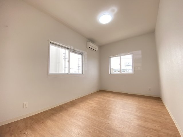 読谷村高志保　外国人住宅の洋室|7.6帖①