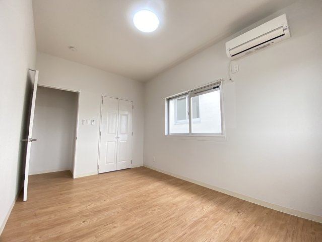 読谷村高志保　外国人住宅の洋室|7.6帖①