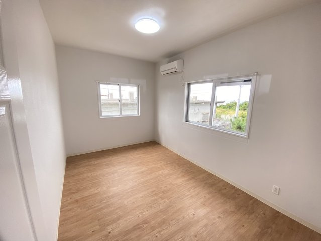 読谷村高志保　外国人住宅の洋室|7.6帖②