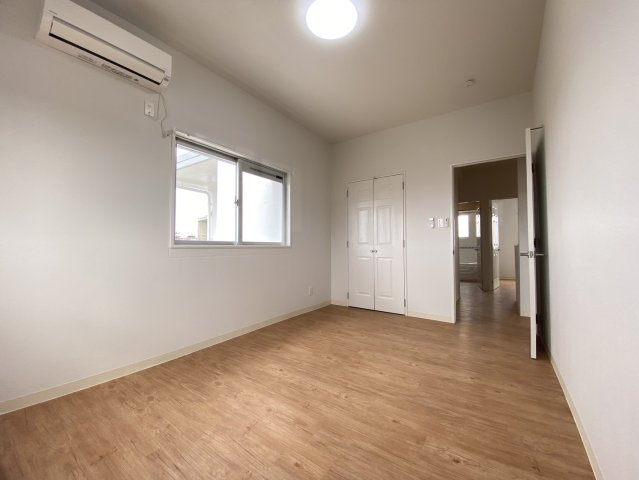 読谷村高志保　外国人住宅の洋室|7.6帖②