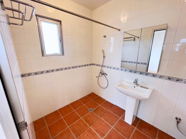 読谷村高志保　外国人住宅の浴室